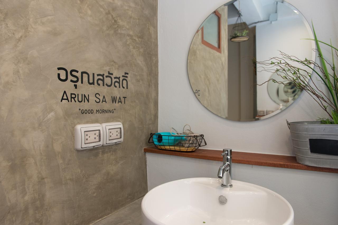 Barn & Bed Hostel Bangkok Exteriör bild