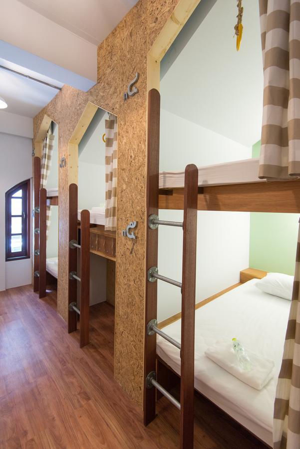 Barn & Bed Hostel Bangkok Exteriör bild