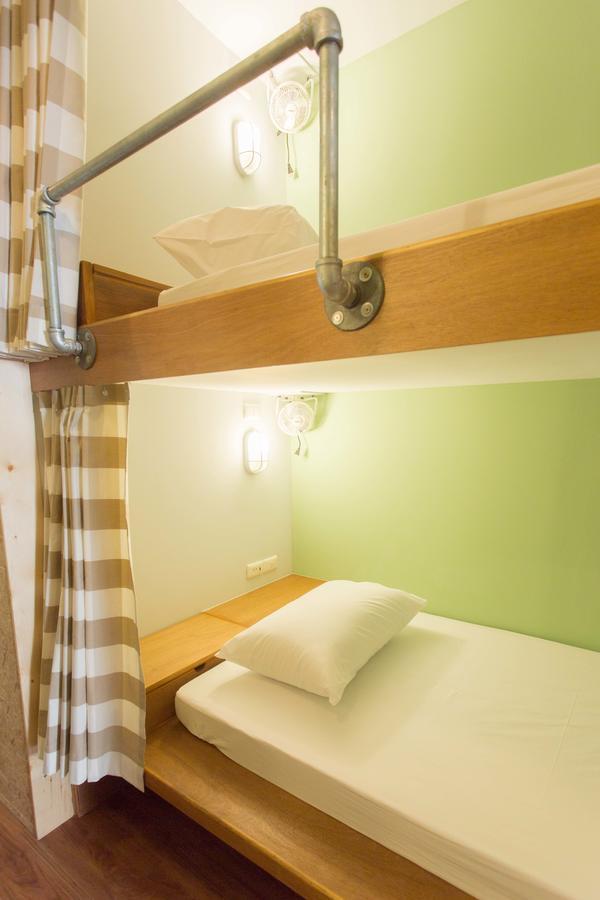 Barn & Bed Hostel Bangkok Exteriör bild