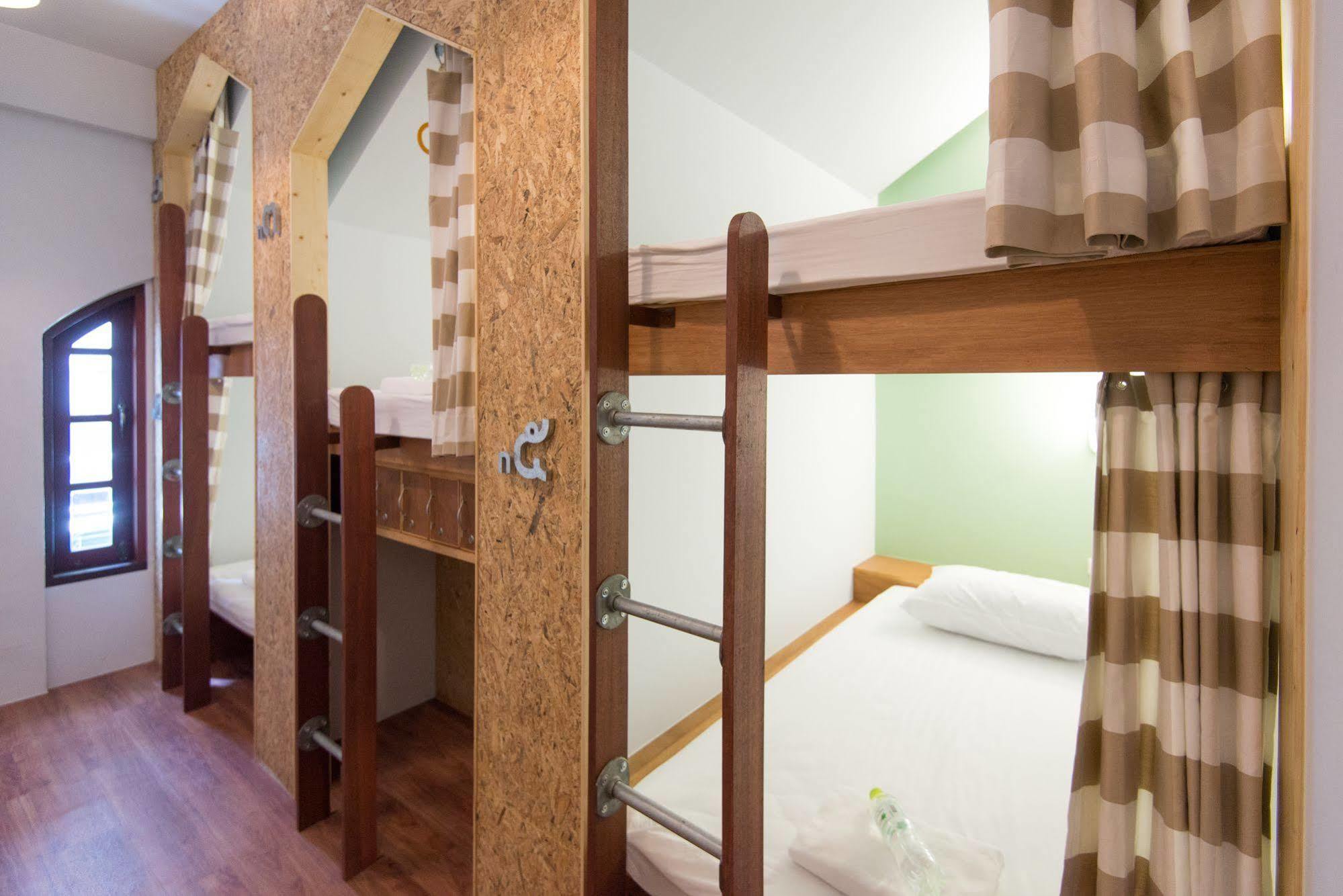Barn & Bed Hostel Bangkok Exteriör bild