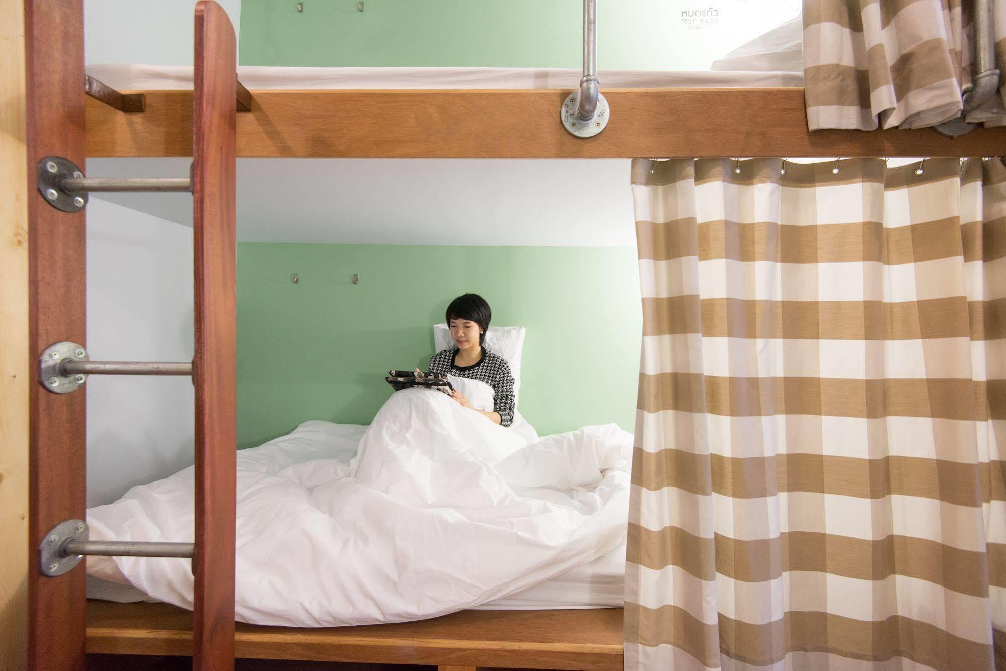 Barn & Bed Hostel Bangkok Exteriör bild