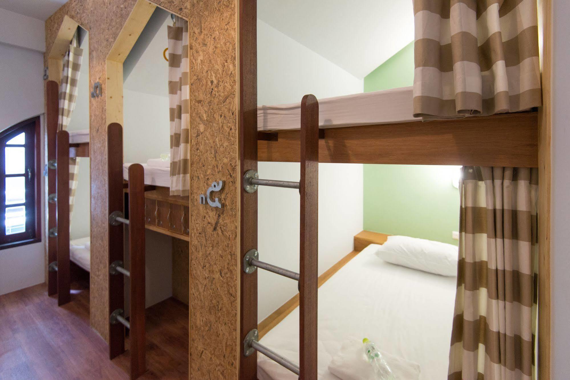 Barn & Bed Hostel Bangkok Exteriör bild