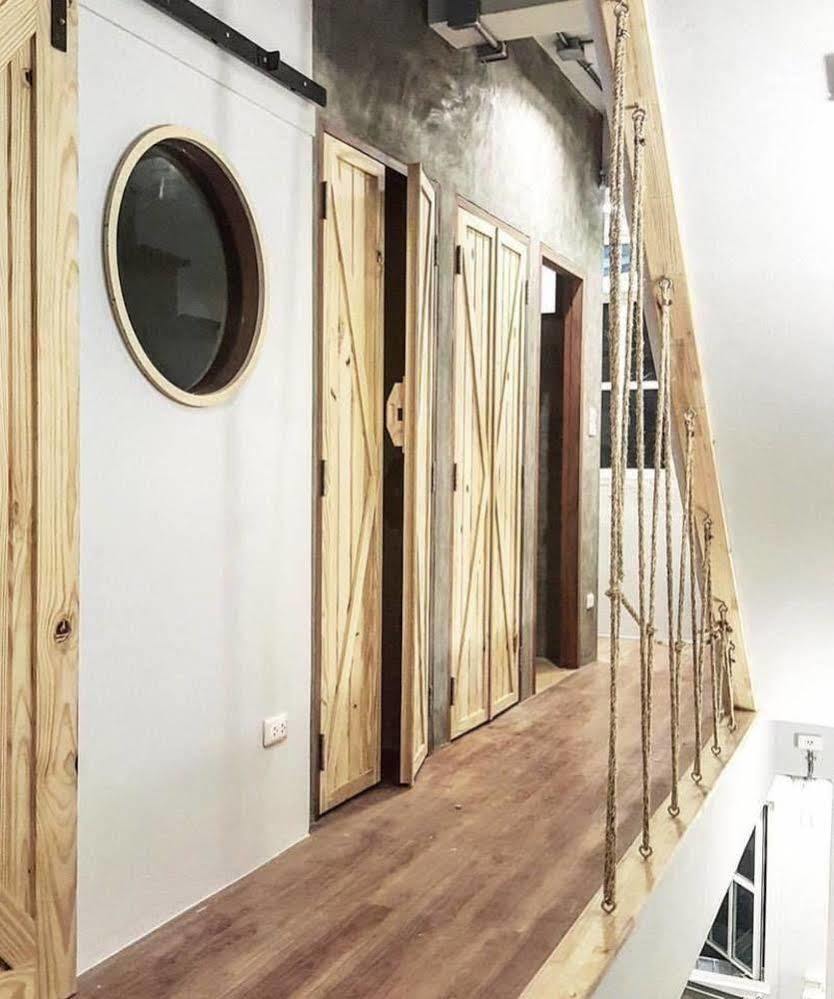 Barn & Bed Hostel Bangkok Exteriör bild