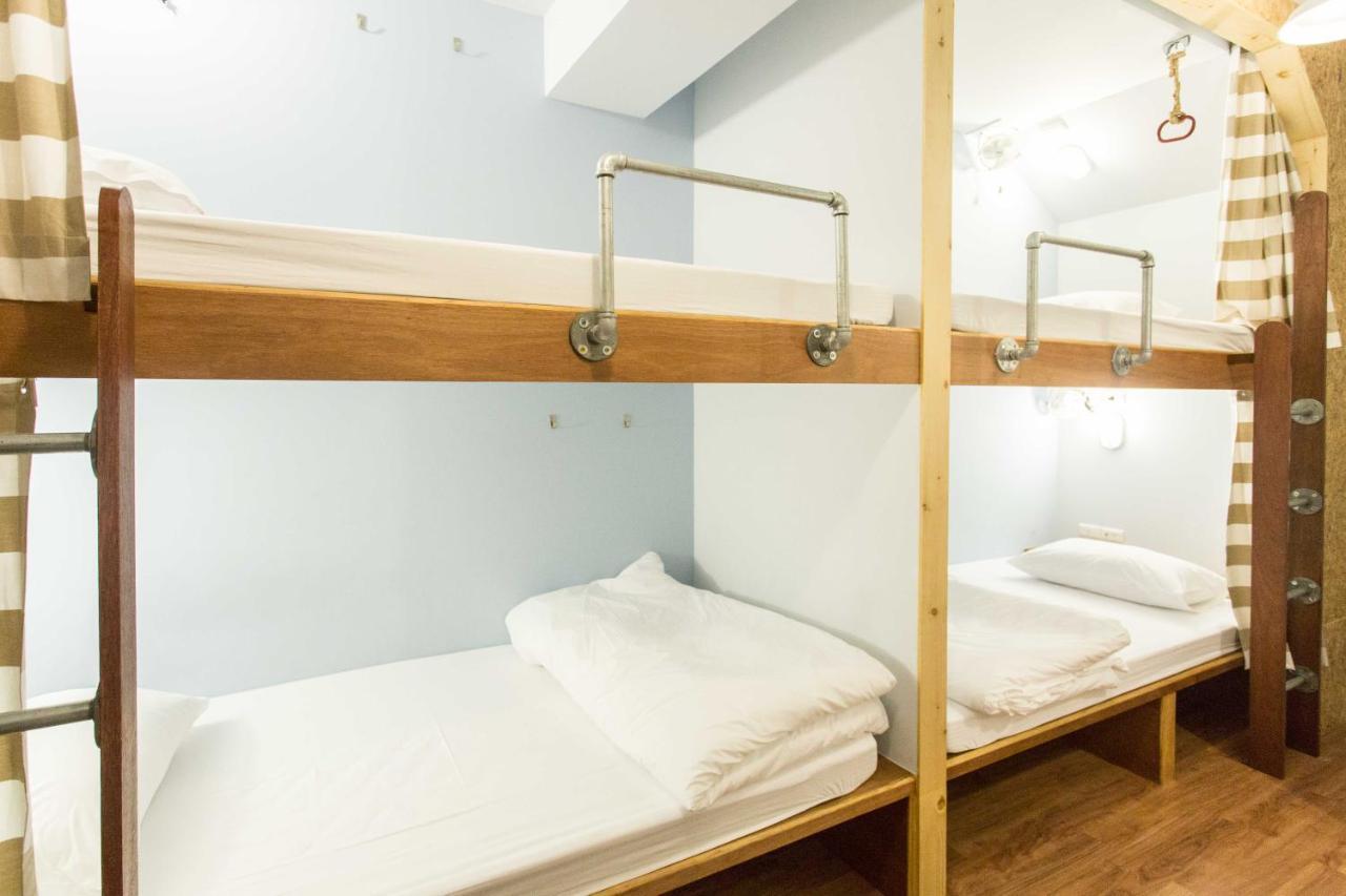 Barn & Bed Hostel Bangkok Exteriör bild